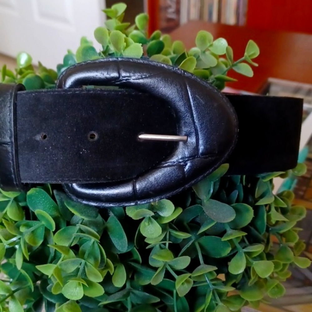 EUC,Classic Black Suade Belt Sm.